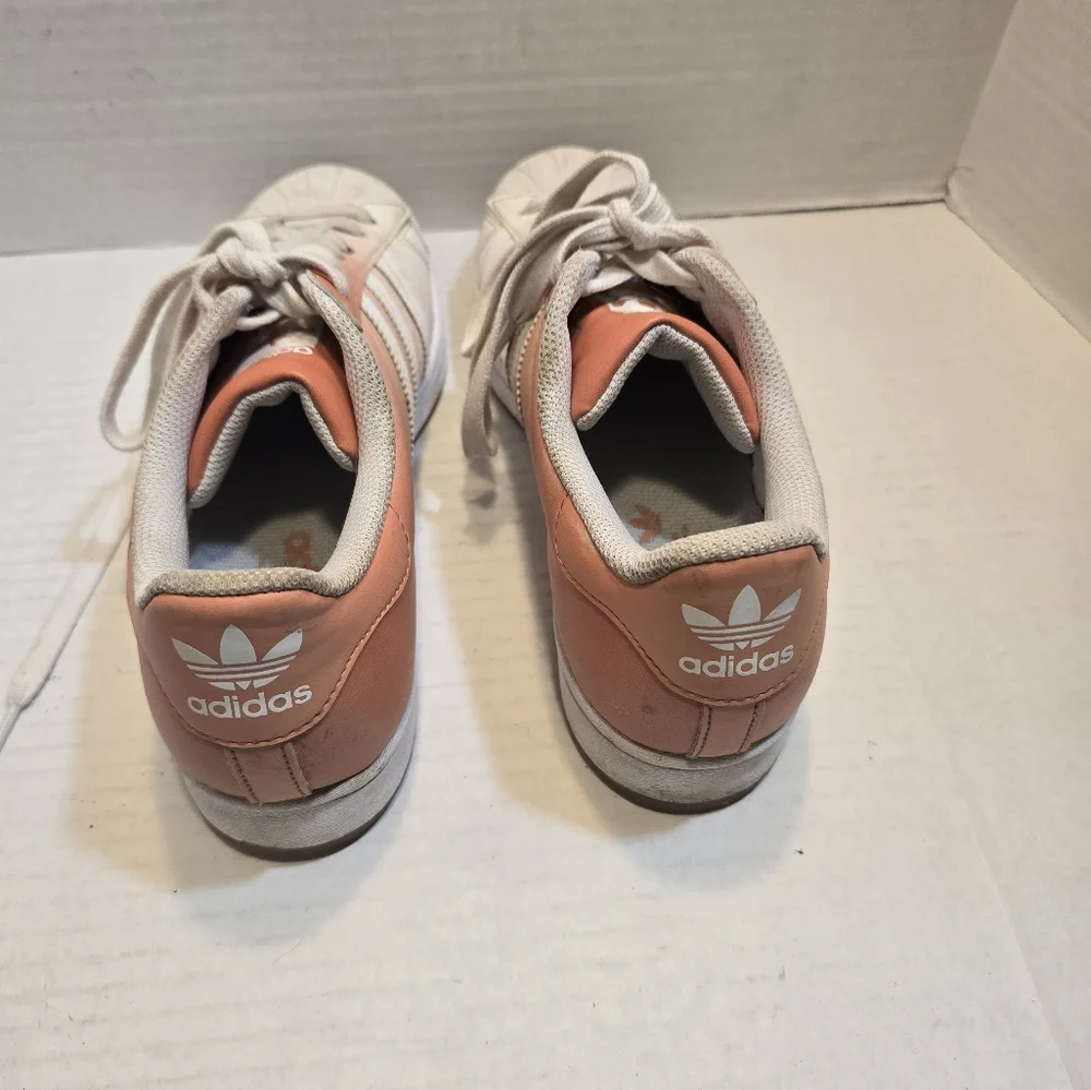 Women‎ athletic shoes